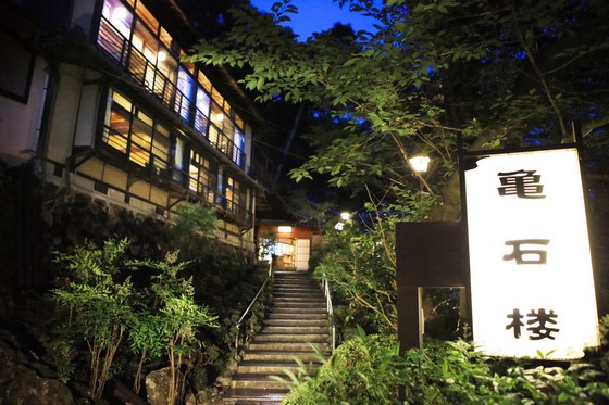 宇治川の清流に佇む歴史ある閑静な旅館亀石楼でリモートワーク